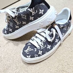 Louis Vuitton sneakers Sz 38.5 100% authentic